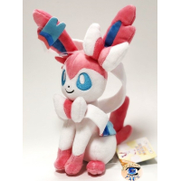 Officiële Pokemon knuffel Sylveon 23cm San-Ei All Star (2022 variant kleuren zijn anders)